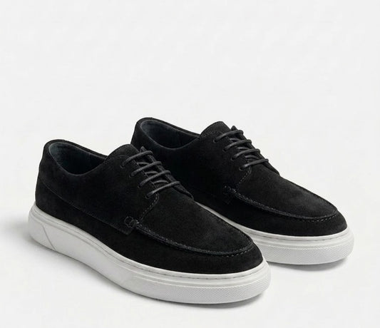 Suede sneaker