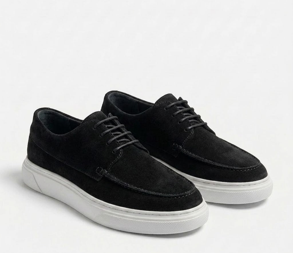 Suede sneaker
